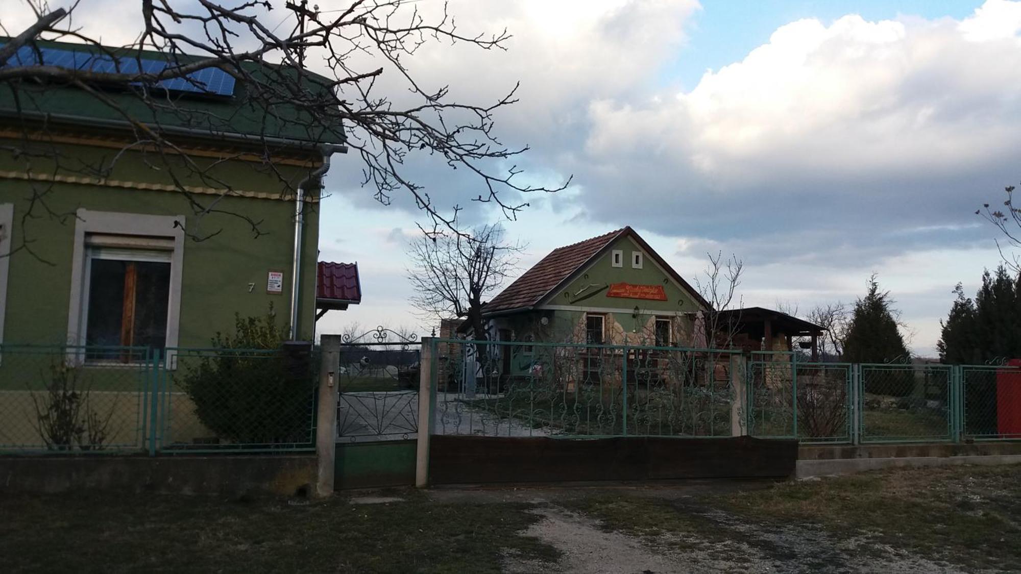 Nicolaj Vendeghaz Es Tanya酒店 外观 照片